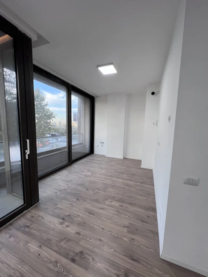 Tirane, jepet me qera apartament 2+1+Aneks+Ballkon Kati 2, 120 m² 1.000 € (Liqeni Thate)