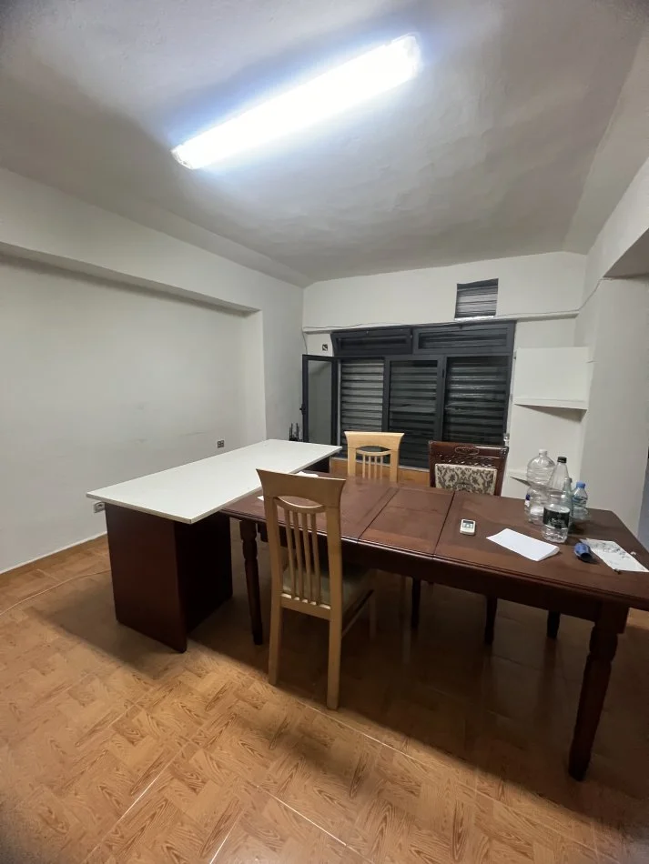 Durres, jepet me qera ambjent biznesi Kati 0, 35 m² 250 € 