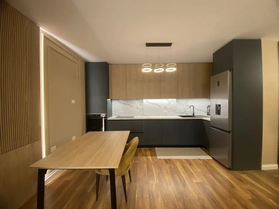 Tirane, jepet me qera 3+1+Ballkon Kati 9, 135 m² 1.200 € (Rruga Faik Konica)