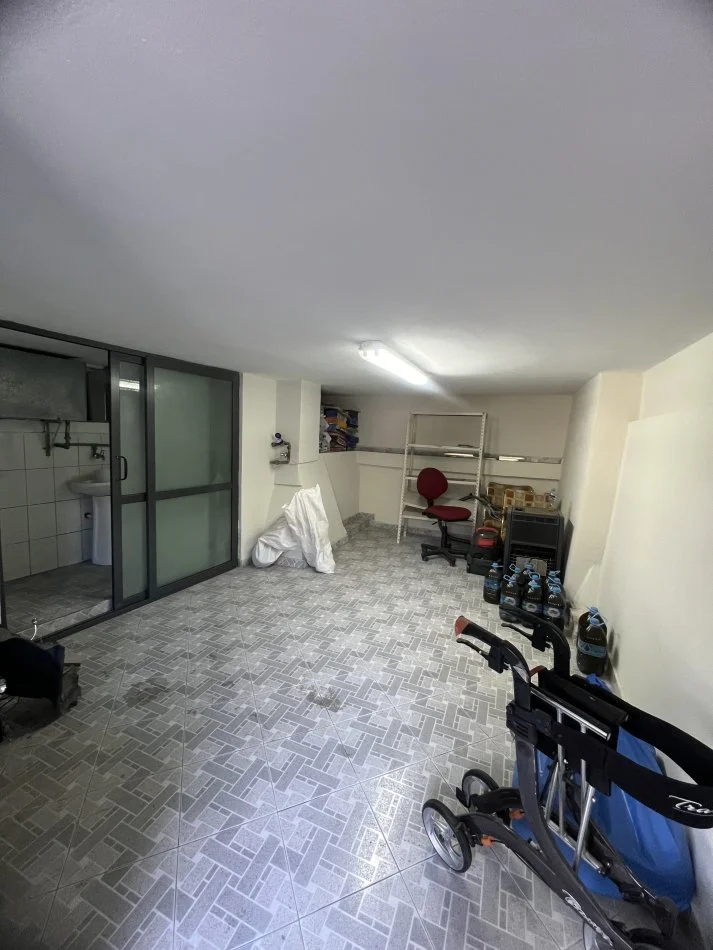 Durres, jepet me qera ambjent biznesi Kati 0, 35 m² 250 € 