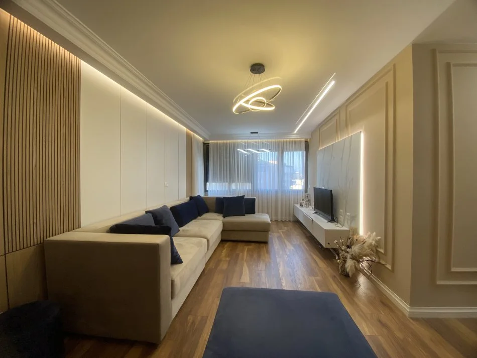 Tirane, jepet me qera 3+1+Ballkon Kati 9, 135 m² 1.200 € (Rruga Faik Konica)