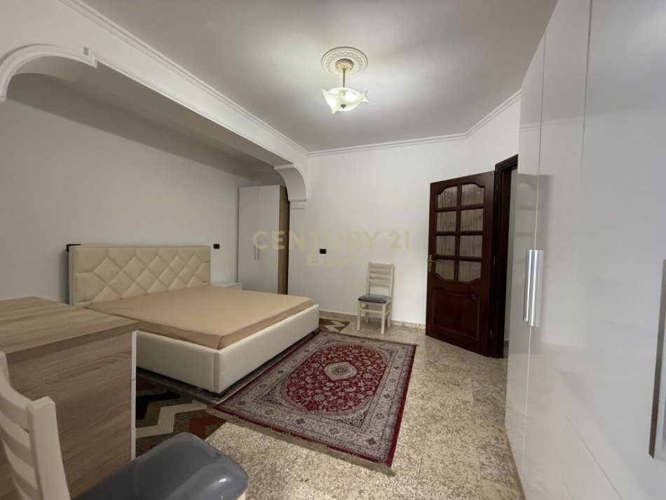Tirane, jepet me qera apartament 2+1 Kati 2, 103 m² 550 € (Rruga e durresit)