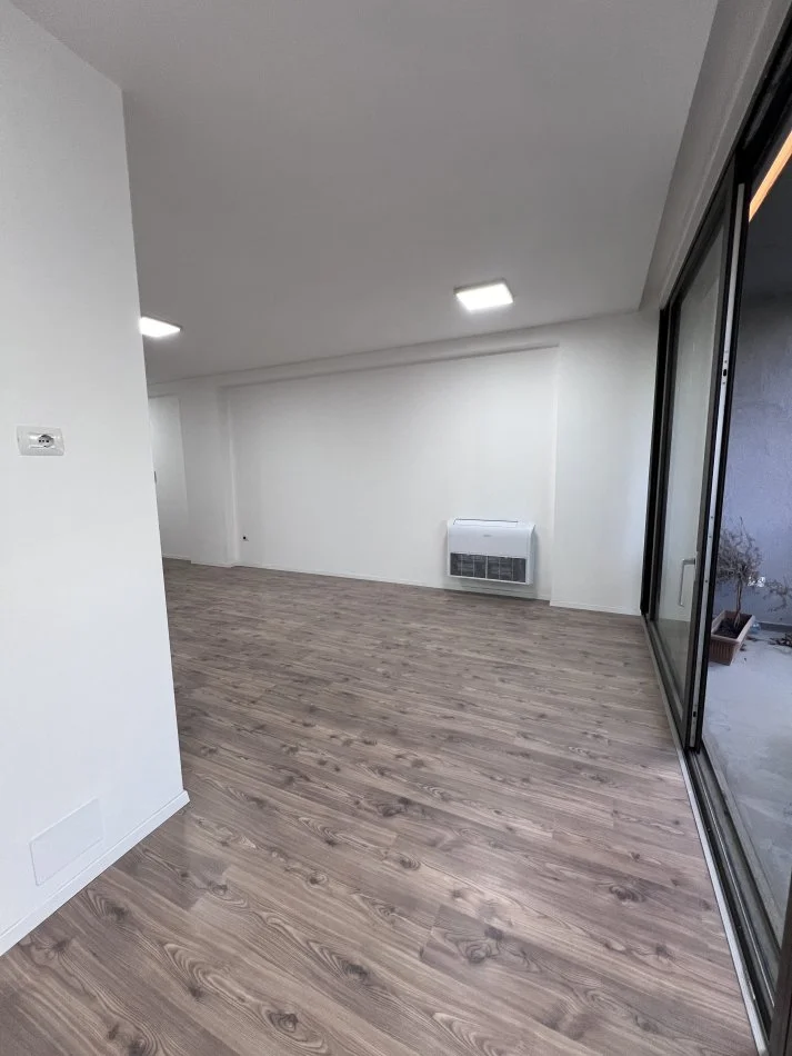 Tirane, jepet me qera apartament 2+1+Aneks+Ballkon Kati 2, 120 m² 1.000 € (Liqeni Thate)
