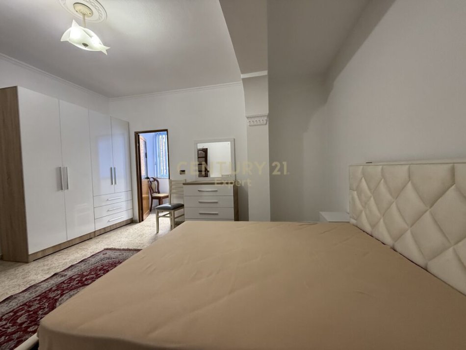 Tirane, jepet me qera apartament 2+1 Kati 2, 103 m² 550 € (Rruga e durresit)