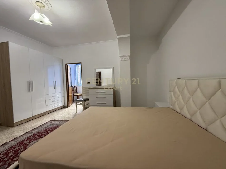 Tirane, jepet me qera apartament 2+1 Kati 2, 103 m² 550 € (Rruga e durresit)