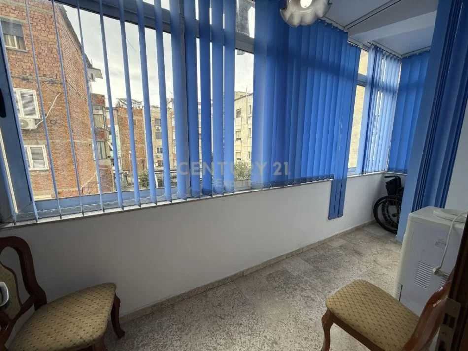Tirane, jepet me qera apartament 2+1 Kati 2, 103 m² 550 € (Rruga e durresit)