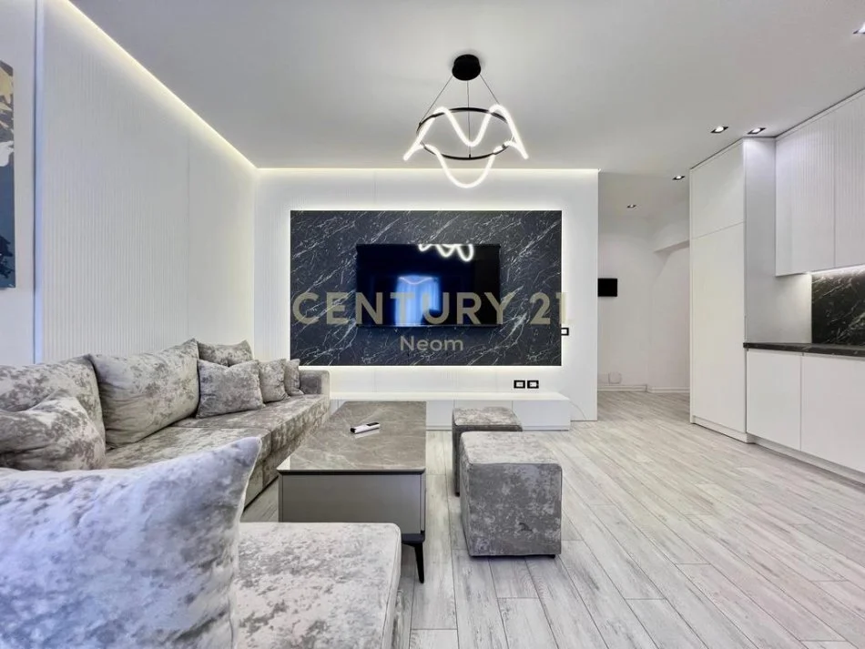 Tirane, jepet me qera apartament 3+1 Kati 9, 115 m² 1.300 € 