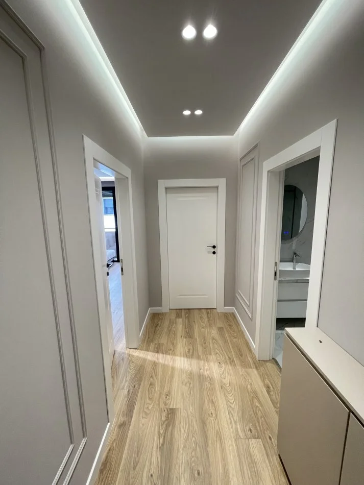 Tirane, jepet me qera apartament 1+1+Aneks+Ballkon Kati 2, 75 m² 850 € 