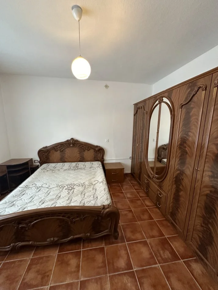 Tirane, jepet me qera apartament 1+1 Kati 5, 65 m² 400 € (Shkolla e Bashkuar , Oxhaku)