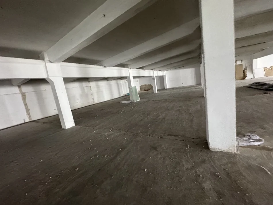 Tirane, jepet me qera ambjent biznesi Kati 2, 1.000 m² 3.500 € (Spitali Amerikan 3)