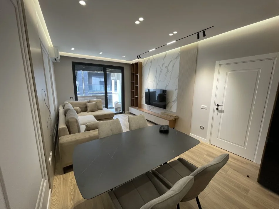 Tirane, jepet me qera apartament 1+1+Aneks+Ballkon Kati 2, 75 m² 850 € 