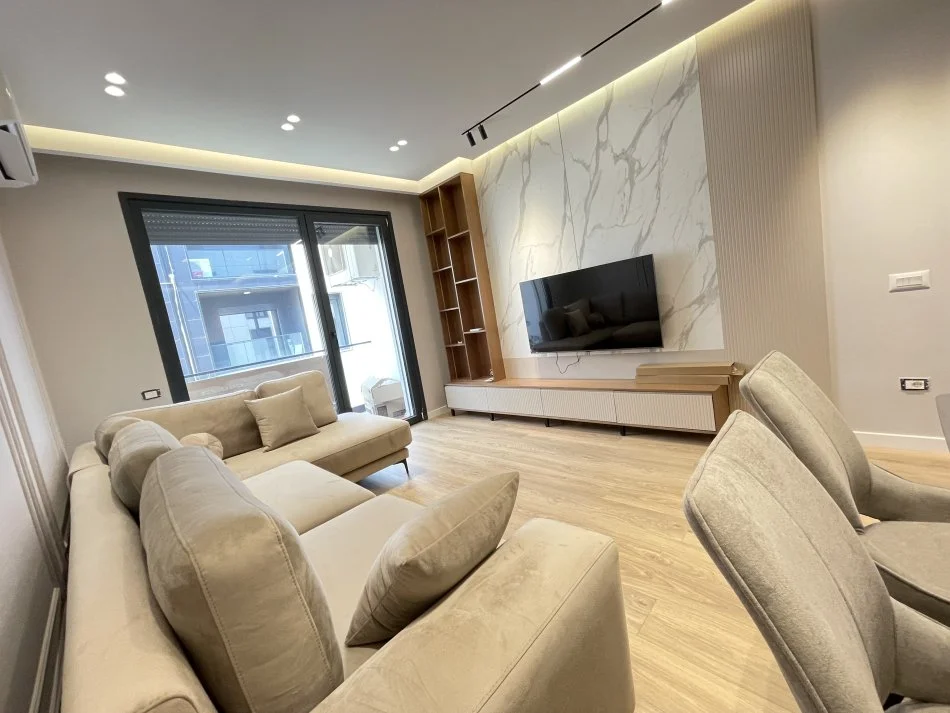 Tirane, jepet me qera apartament 1+1+Aneks+Ballkon Kati 2, 75 m² 850 € 