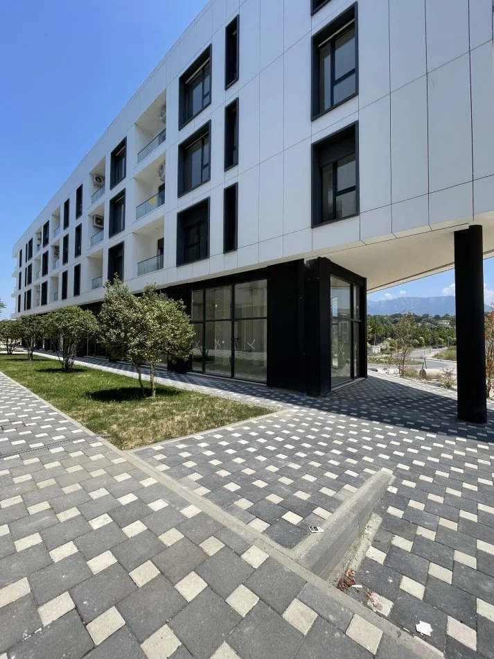 Tirane, jepet me qera apartament 1+1+Aneks+Ballkon Kati 2, 75 m² 850 € 