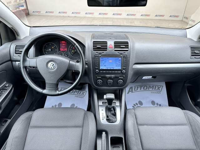 Tirane, shes makine Volkswagen golf 5 Viti 2004, 4.800 Euro