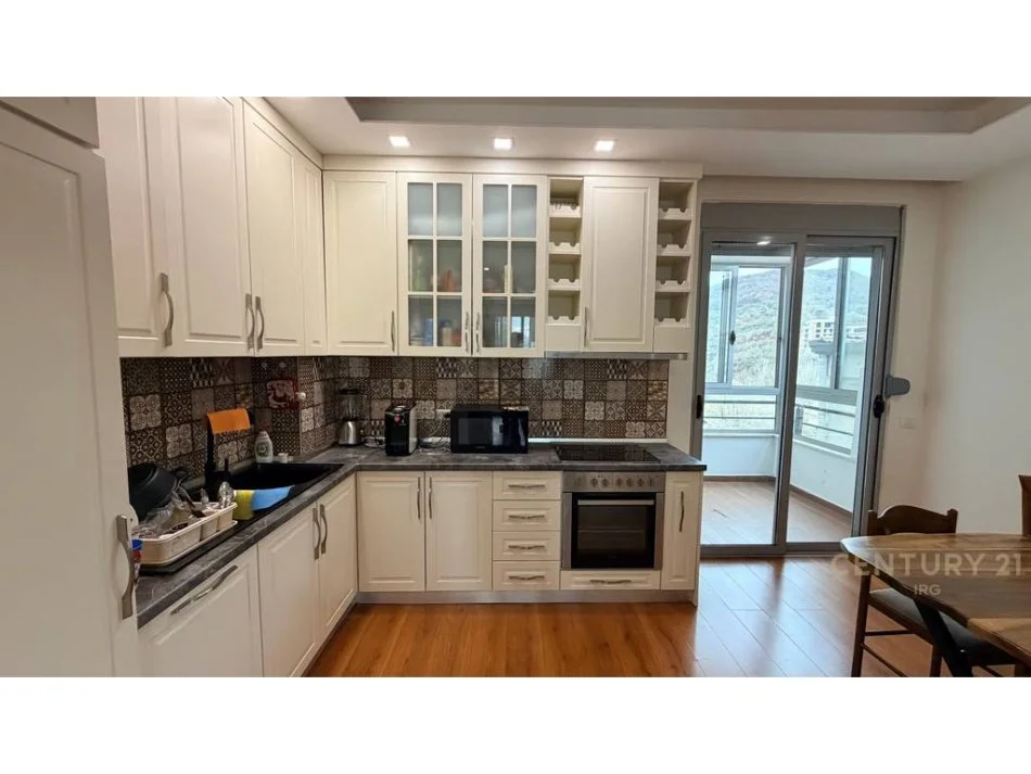 Tirane, jepet me qera apartament 2+1+Aneks+Ballkon Kati 5, 106 m² 800 € 