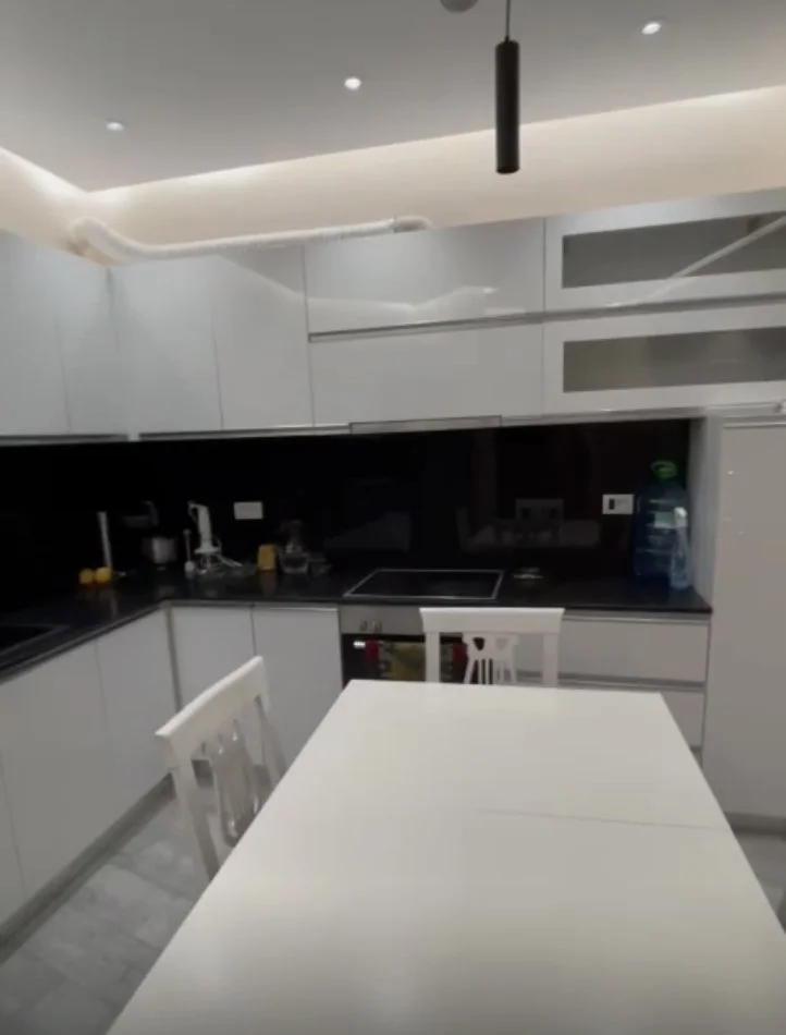 Tirane, shitet apartament 2+1 Kati 5, 84 m² (Rruga Sokrat Miho prane Vila L Astir)