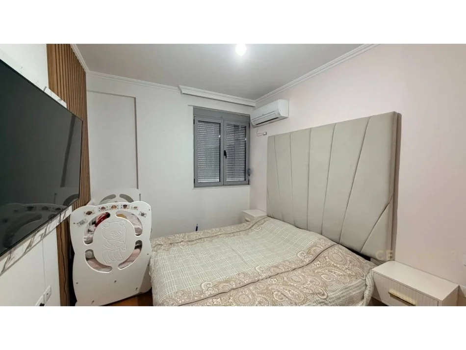 Tirane, jepet me qera apartament 2+1+Aneks+Ballkon Kati 5, 106 m² 800 € 