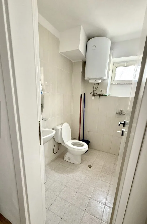 Tirane, jepet me qera apartament 1+1 Kati 2, 56 m² 500 € (Rruga Bardhyl)