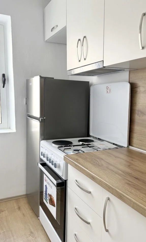 Tirane, jepet me qera apartament 1+1 Kati 2, 56 m² 500 € (Rruga Bardhyl)
