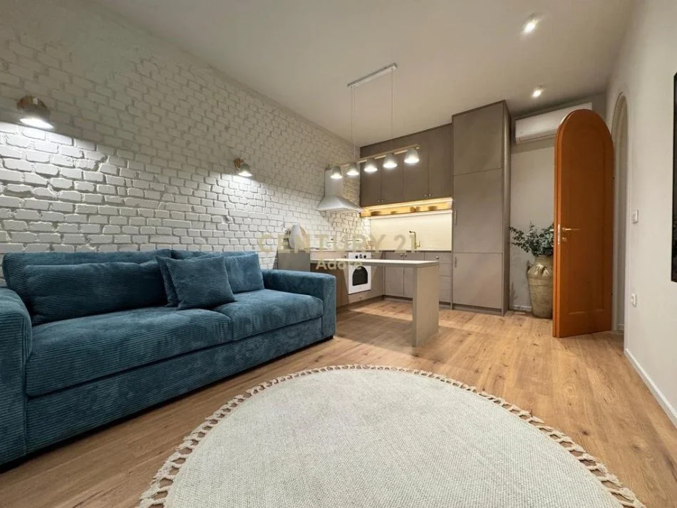 Tirane, jepet me qera apartament 2+1+Aneks+Ballkon Kati 2, 65 m² 930 € 