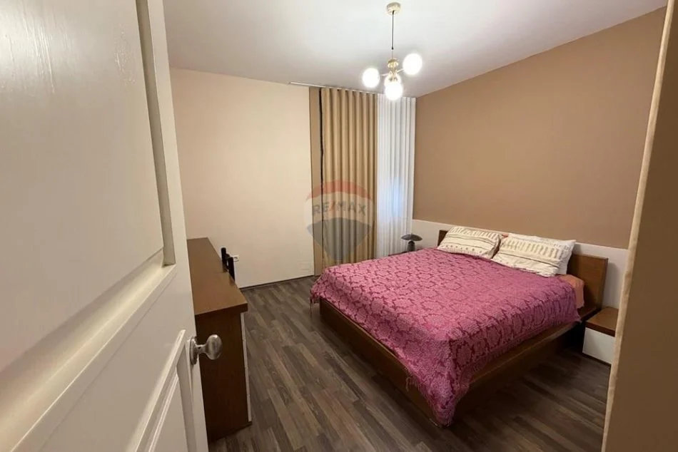 Tirane, shitet apartament 2+1+Ballkon Kati 4, 102 m² 139.000 € (Fresku, Rruga e Dajtit)