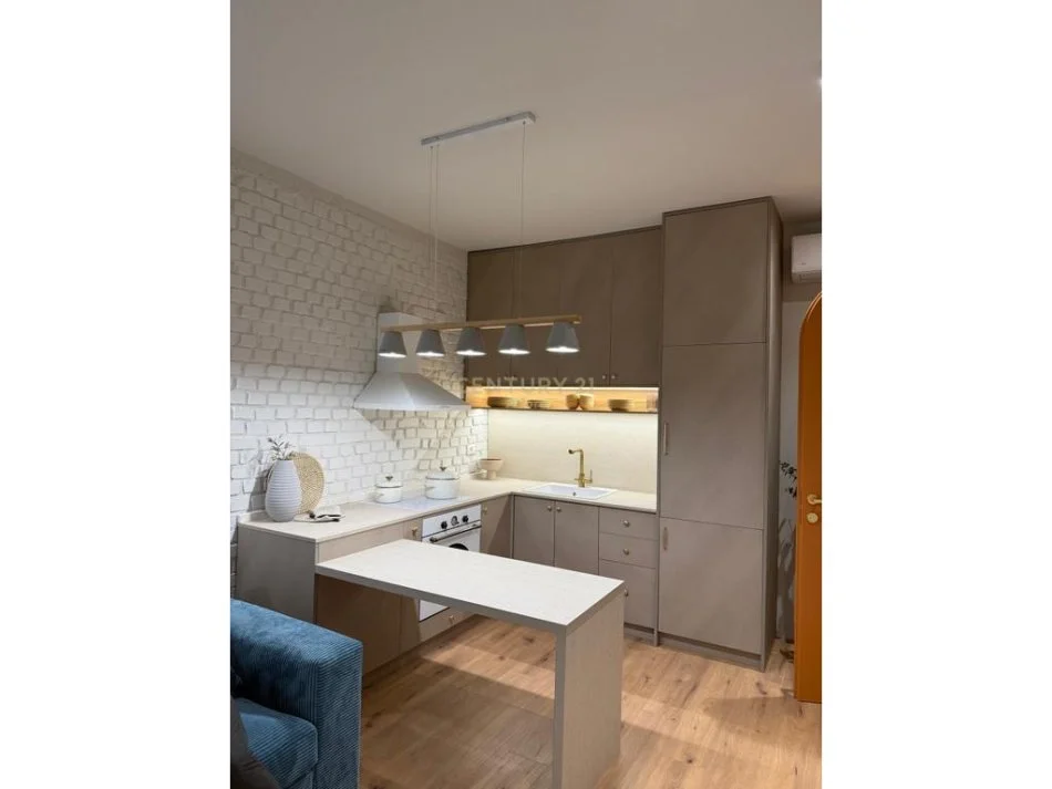 Tirane, jepet me qera apartament 2+1+Aneks+Ballkon Kati 2, 65 m² 930 € 