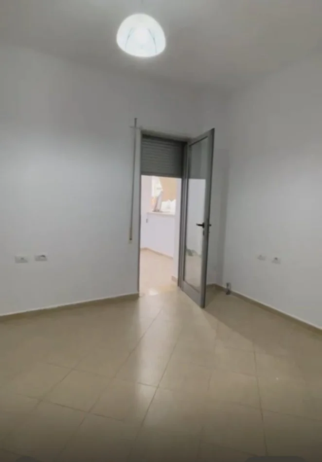 Tirane, shitet apartament 2+1+Ballkon Kati 1, 95 m² 195.000 € (Barrikadave)