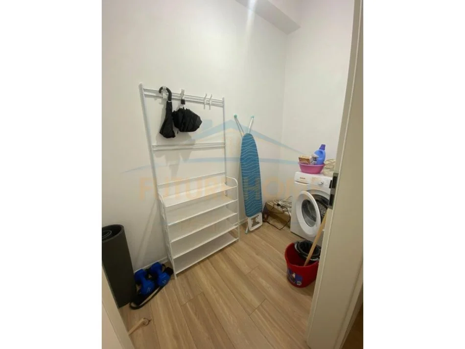 Tirane, jepet me qera apartament 2+1+Ballkon Kati 5, 90 m² 601 € (Jordan misja)