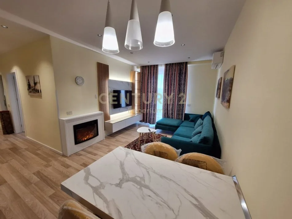 Tirane, jepet me qera apartament 2+1+Aneks+Ballkon Kati 6, 94 m² 1.500 € 