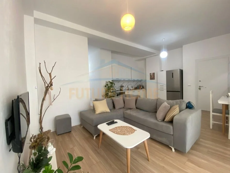 Tirane, jepet me qera apartament 2+1+Ballkon Kati 5, 90 m² 601 € (Jordan misja)