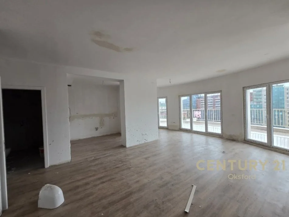 Tirane, jepet me qera zyre Kati 9, 224 m² 1.600 € 