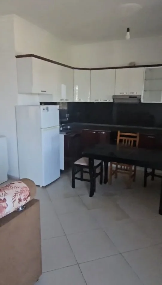 Tirane, jepet me qera shtepi 2+1+Ballkon Kati 3, 100 m² 400 € (Spitali Ushtarak , Laprake)