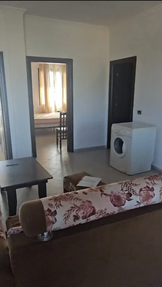 Tirane, jepet me qera shtepi 2+1+Ballkon Kati 3, 100 m² 400 € (Spitali Ushtarak , Laprake)