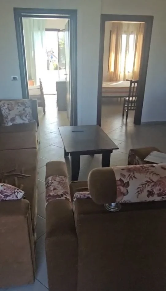 Tirane, jepet me qera shtepi 2+1+Ballkon Kati 3, 100 m² 400 € (Spitali Ushtarak , Laprake)