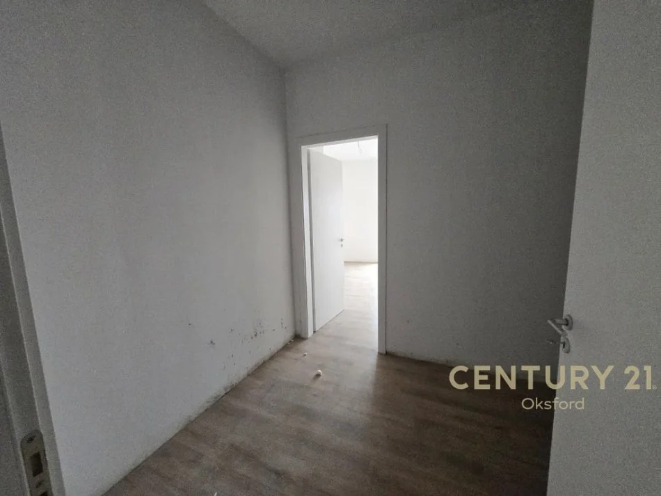 Tirane, jepet me qera zyre Kati 9, 224 m² 1.600 € 