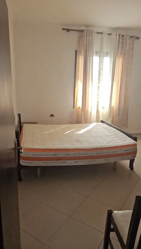 Tirane, jepet me qera shtepi 2+1+Ballkon Kati 3, 100 m² 400 € (Spitali Ushtarak , Laprake)