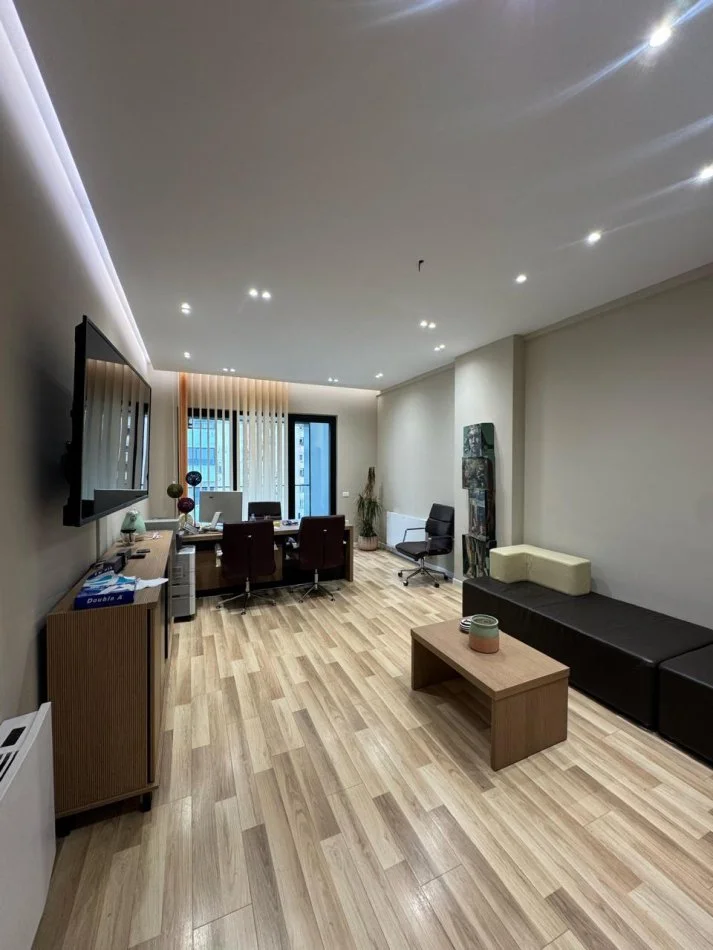 Tirane, shitet apartament 2+1+Ballkon Kati 4, 110 m² 290.000 € (Square 21 rruga e kavajes)