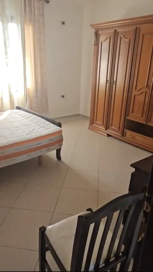 Tirane, jepet me qera shtepi 2+1+Ballkon Kati 3, 100 m² 400 € (Spitali Ushtarak , Laprake)