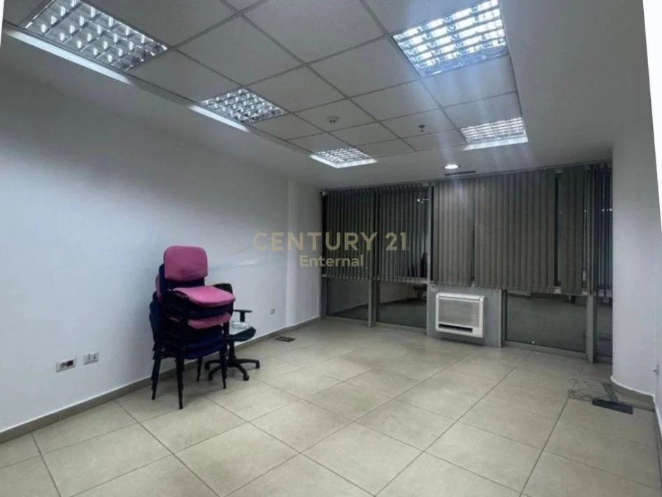 Tirane, jepet me qera zyre Kati 7, 202 m² 2.400 € (Observatori)