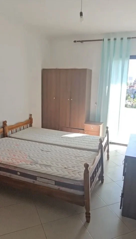 Tirane, jepet me qera shtepi 2+1+Ballkon Kati 3, 100 m² 400 € (Spitali Ushtarak , Laprake)