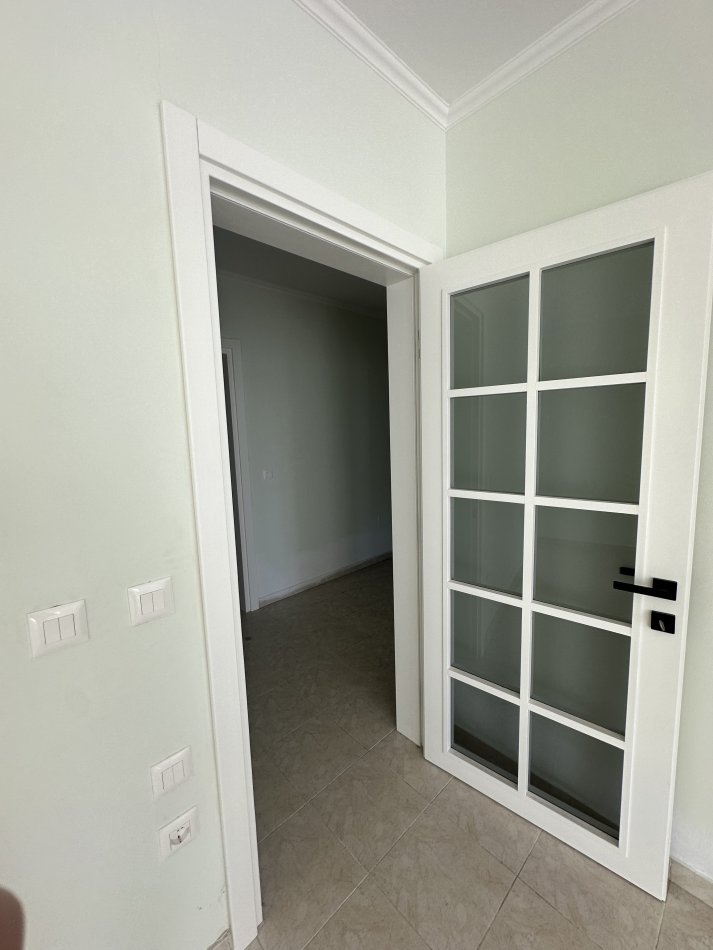 Tirane, jepet me qera apartament 2+1+Aneks+Ballkon Kati 2, 140 m² 500 € (Laprake,Blloku Gintash)