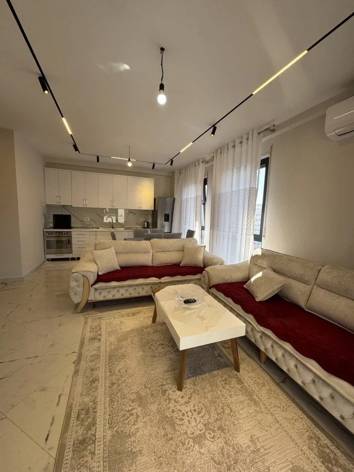 Tirane, jap me qera apartament 2+1+Ballkon Kati 4, 110 m² 699 € (Porcelan Rezidenca Erli ( perfshir edhe parkimi ne cmim ))
