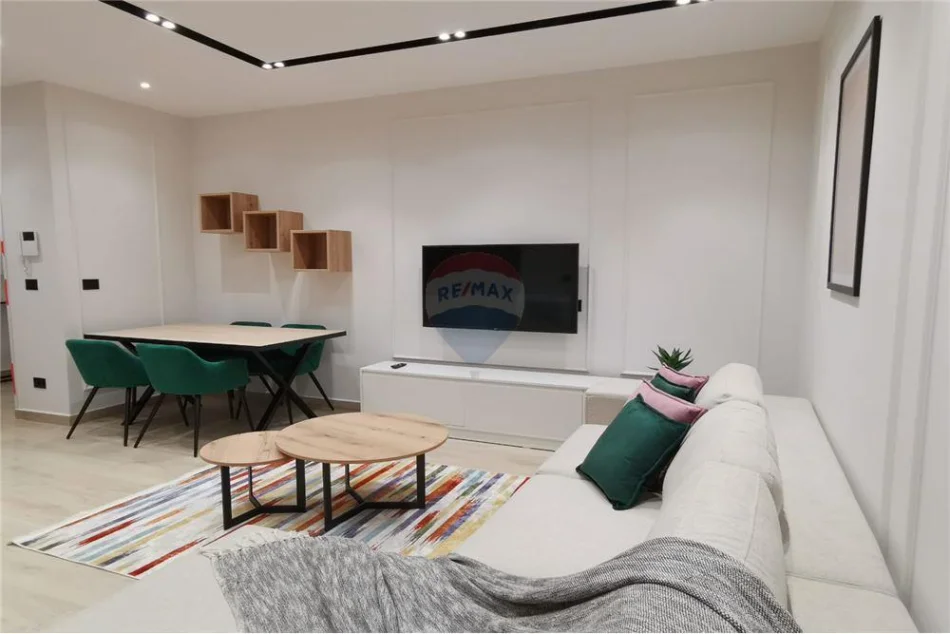 Tirane, jepet me qera 1+1 , 75 m² 850 € (Halisof Rezidenc)