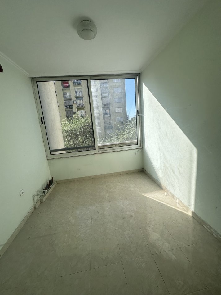 Tirane, jepet me qera apartament 2+1+Aneks+Ballkon Kati 2, 140 m² 500 € (Laprake,Blloku Gintash)