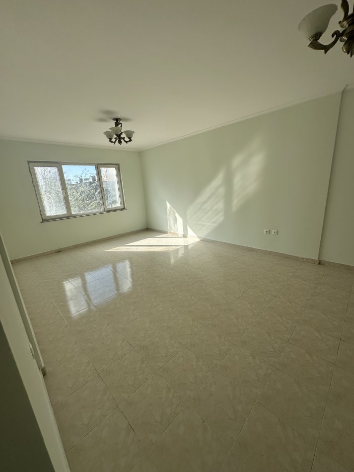 Tirane, jepet me qera apartament 2+1+Aneks+Ballkon Kati 2, 140 m² 500 € (Laprake,Blloku Gintash)