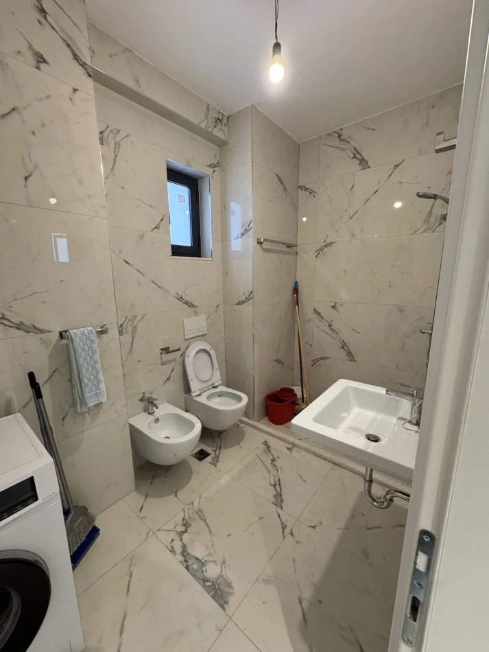 Tirane, jap me qera apartament 2+1+Ballkon Kati 4, 110 m² 699 € (Porcelan Rezidenca Erli ( perfshir edhe parkimi ne cmim ))
