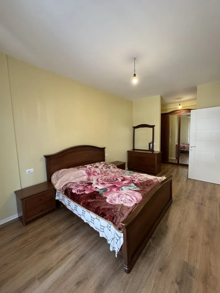 Tirane, jap me qera apartament 2+1+Ballkon Kati 4, 110 m² 699 € (Porcelan Rezidenca Erli ( perfshir edhe parkimi ne cmim ))