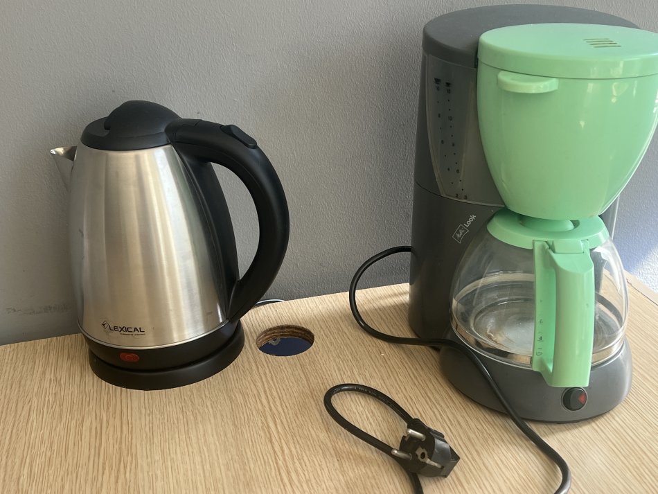 Tirane, shes Kettle and coffee maker 30 €