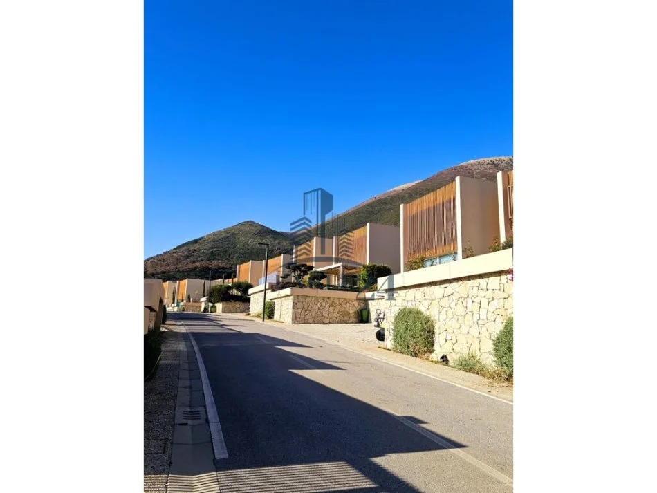 Vlore, shitet apartament 2+1 , 125 m² 695.000 € (Dhermi)