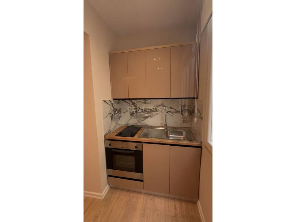 Tirane, shitet garsonier 1+1 Kati 4, 40 m² 110.000 € (Barrikada)